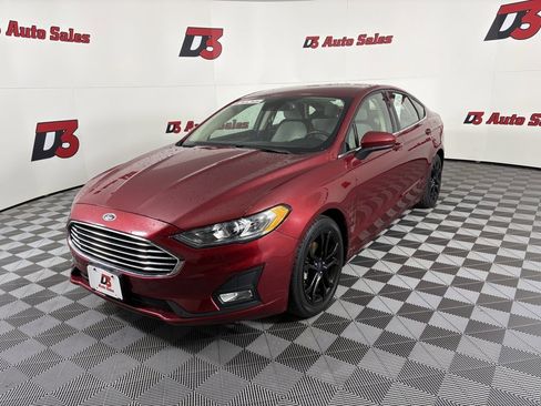 Used 2019 Ford Fusion SE w/ Equipment Group 151A image 2