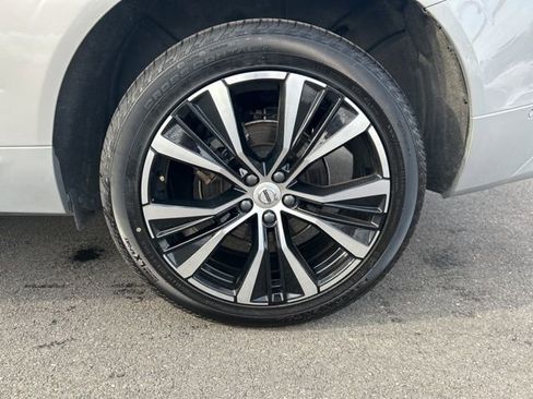 Certified 2025 Volvo XC60 B5 Plus AWD/4WD image 9
