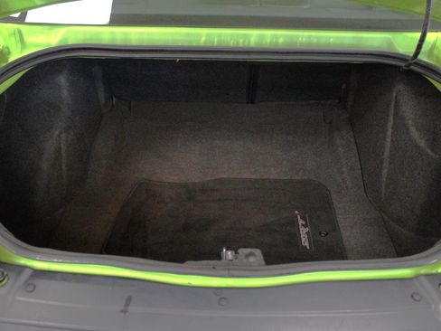 Used 2015 Dodge Challenger SRT w/ Technology Group image 9