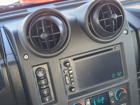 Used 2005 HUMMER H2 SUT w/ Preferred Equipment Group image 16