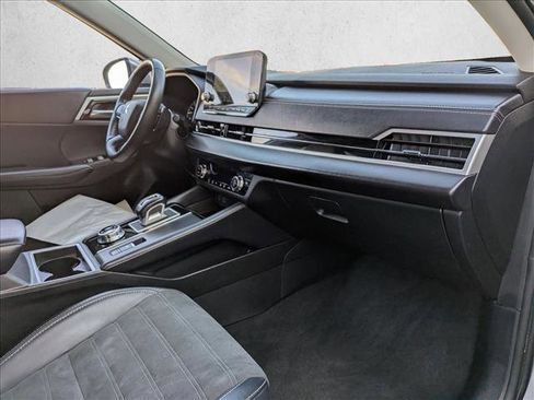 Used 2024 Mitsubishi Outlander SE image 20