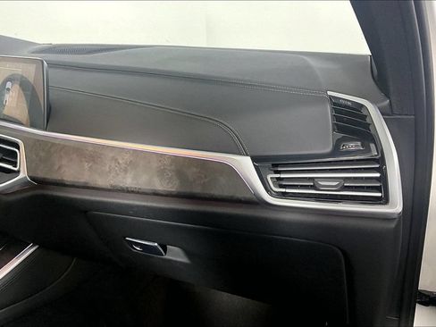 Used 2022 BMW X5 xDrive40i w/ Premium Package AWD/4WD image 16