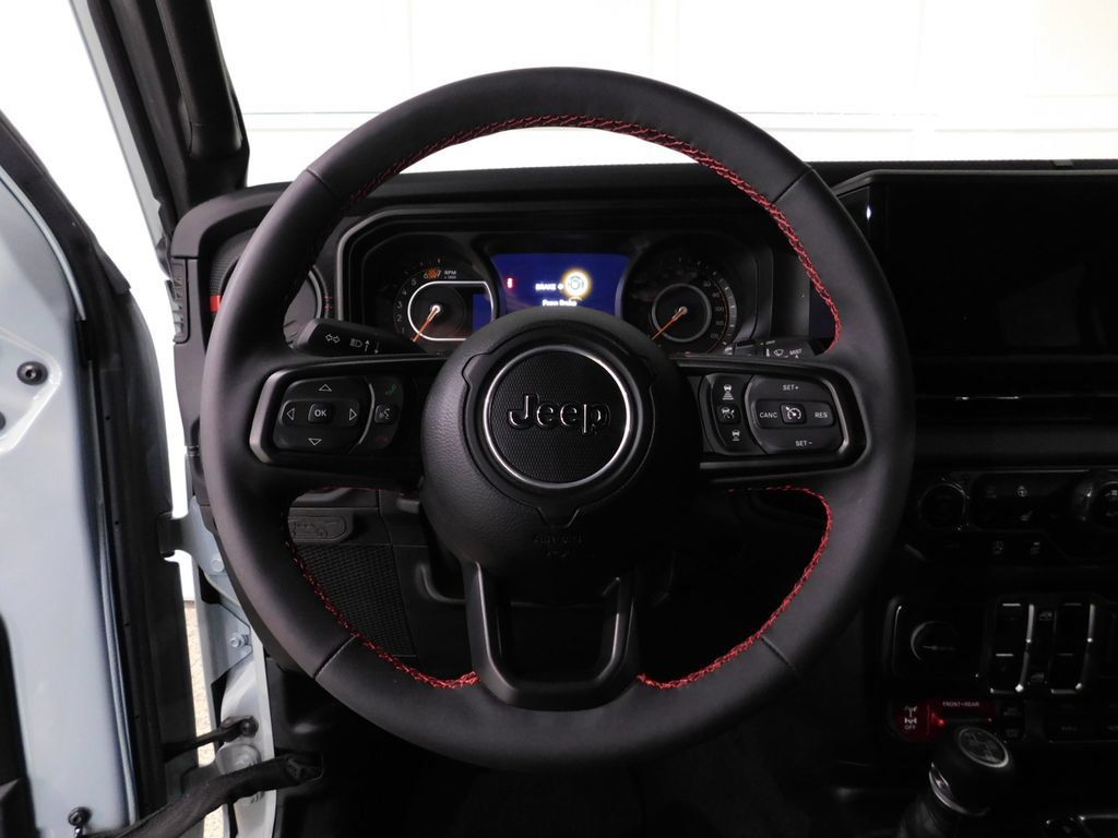 Used 2024 Jeep Wrangler Unlimited Rubicon AWD/4WD image 37
