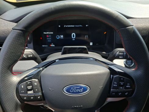 Used 2025 Ford Explorer ST-Line w/ ST-Line Street Pack AWD/4WD image 19