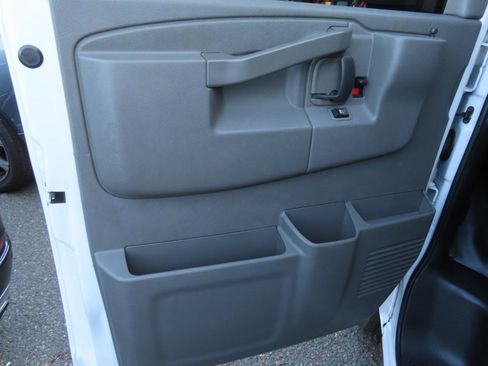 Used 2020 Chevrolet Express 2500 RWD image 5