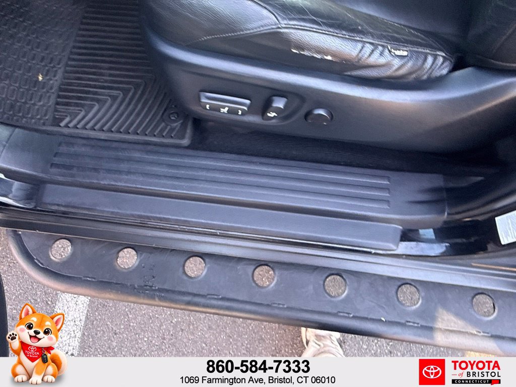Used 2017 Toyota 4Runner SR5 AWD/4WD image 17