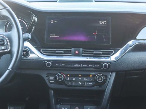 Used 2022 Kia Niro EX Premium image 18