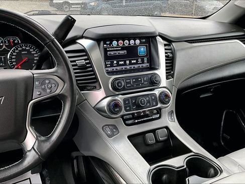 Used 2019 Chevrolet Suburban LT image 6