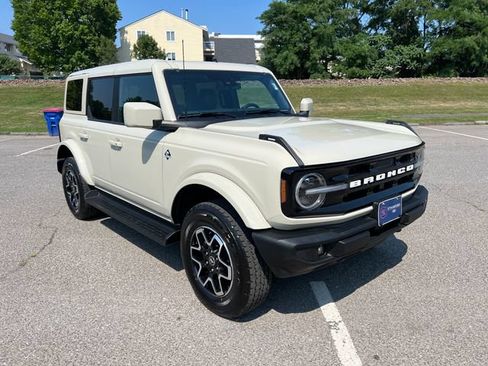 Used 2025 Ford Bronco Outer Banks AWD/4WD image 1