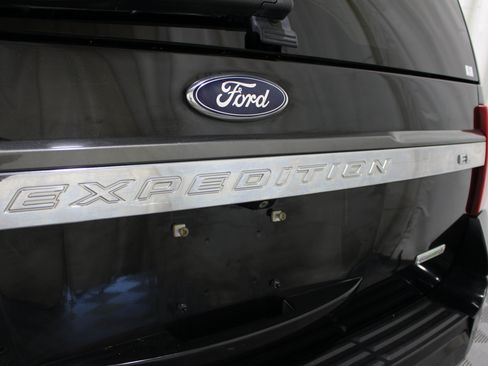 Used 2015 Ford Expedition EL XLT w/ Equipment Group 202A AWD/4WD image 29