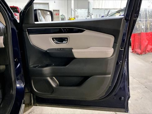 Used 2025 Honda Pilot EX-L image 23