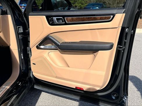 Used 2020 Porsche Cayenne Turbo image 25