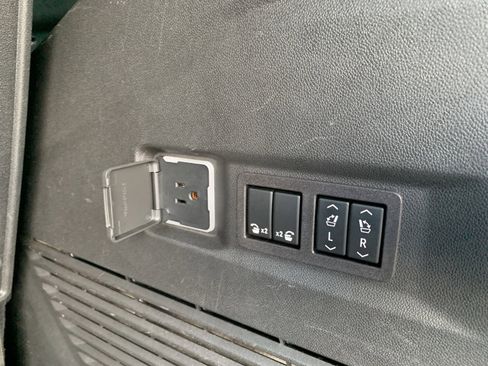 Used 2023 Chevrolet Tahoe LT w/ LT Signature Package image 15