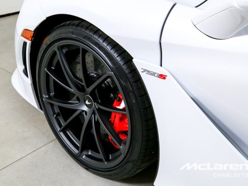 Used 2026 McLaren 750S Spider RWD image 30