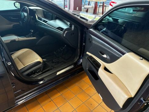 Used 2019 Lexus ES 350 w/ Premium Package FWD image 27