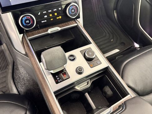 Used 2023 Land Rover Range Rover SE image 18