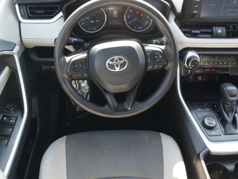 Used 2019 Toyota RAV4 XLE image 5