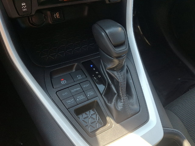 Used 2025 Toyota RAV4 LE AWD/4WD image 14