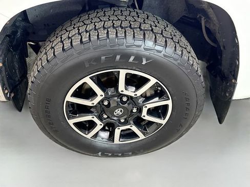 Used 2018 Toyota Tundra 4x4 Double Cab image 28