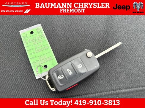 Used 2015 Volkswagen Beetle TDI FWD image 29
