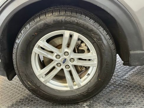 Certified 2022 Ford Explorer XLT w/ Equipment Group 202A image 19