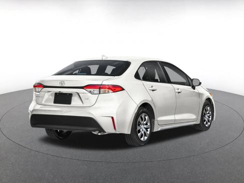 Used 2025 Toyota Corolla LE FWD image 2