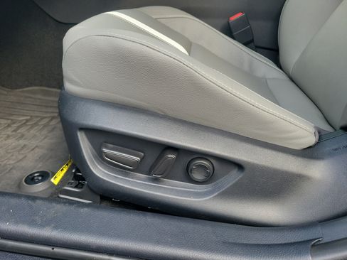Used 2025 Toyota Camry SE FWD image 22