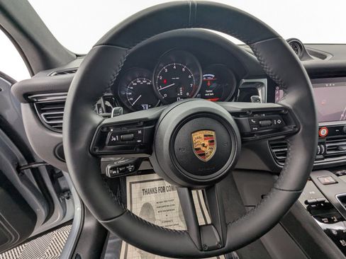 Certified 2025 Porsche Macan image 11