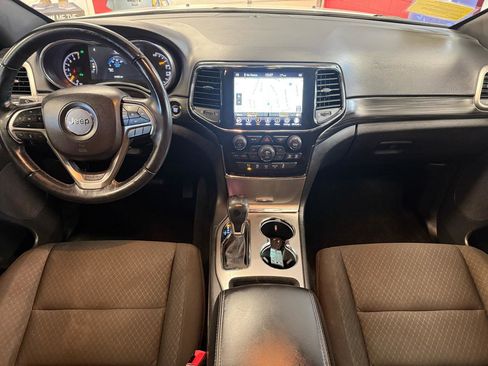 Used 2022 Jeep Grand Cherokee Laredo E image 40