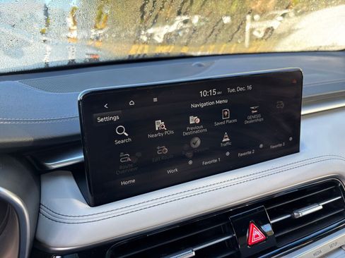 Used 2025 Genesis G70 2.5T image 22