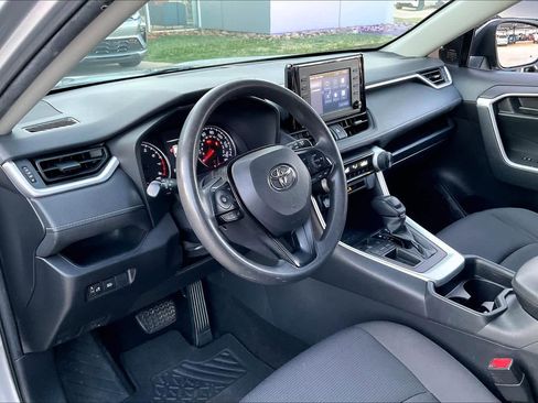 Used 2019 Toyota RAV4 LE image 17