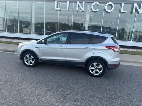 Used 2015 Ford Escape SE w/ Equipment Group 201A FWD image 9