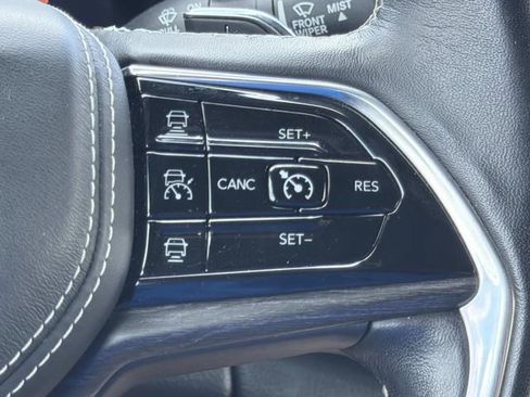 Used 2022 Jeep Grand Cherokee Overland AWD/4WD image 30