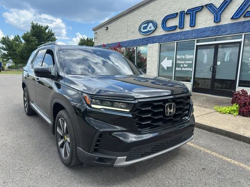 Used 2025 Honda Pilot Elite image 2