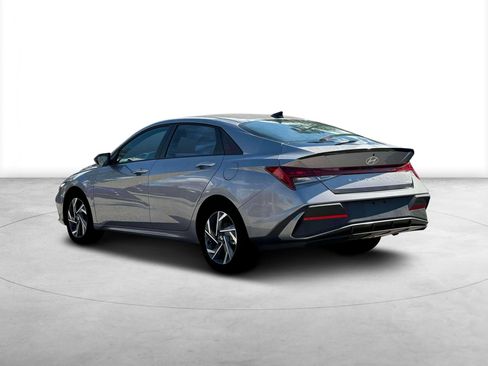 New 2025 Hyundai Elantra SEL image 5