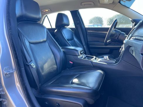 Used 2022 Chrysler 300 Touring L w/ Comfort Group image 18