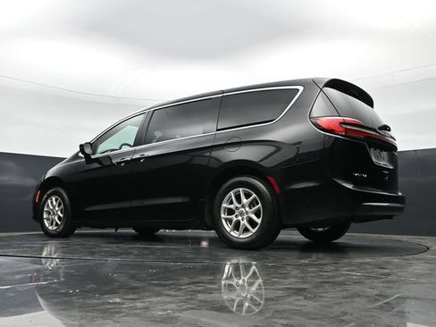 Used 2024 Chrysler Pacifica Touring-L FWD image 43
