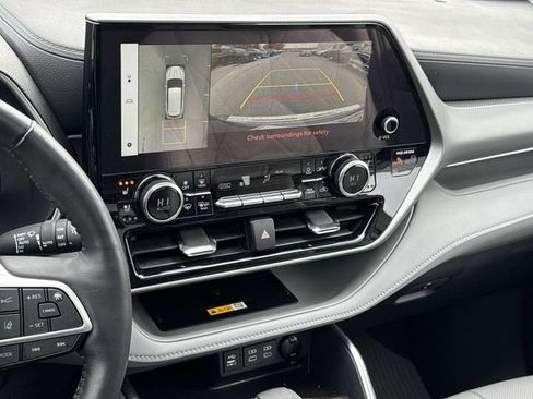 Used 2024 Toyota Highlander Platinum image 23