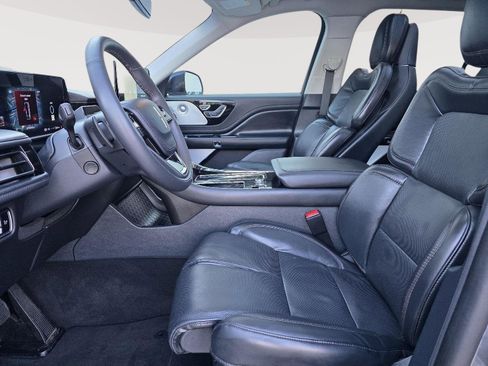 Used 2025 Lincoln Aviator Reserve w/ Equipment Group 201A image 11