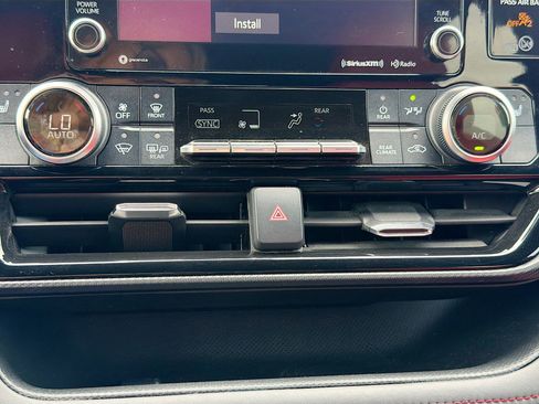 Used 2021 Toyota Highlander XSE image 16