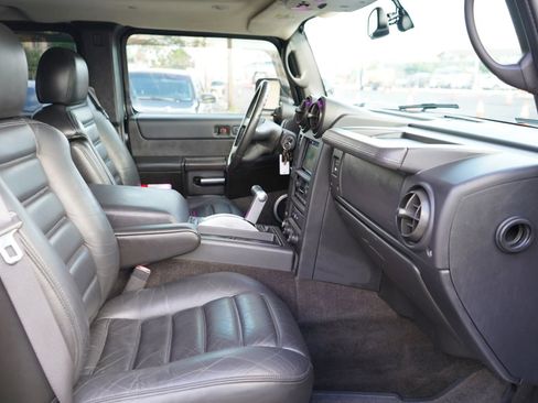 Used 2005 HUMMER H2 SUT w/ Preferred Equipment Group AWD/4WD image 21