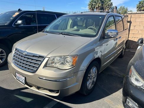 Used 2008 Chrysler Town & Country Limited w/ Entertainment Group #3 FWD image 14