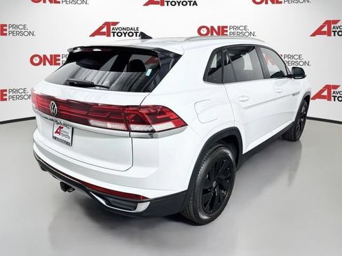 Used 2025 Volkswagen Atlas Cross Sport SE FWD image 7
