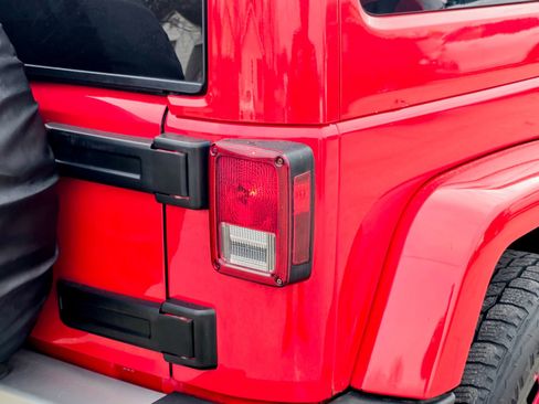 Used 2014 Jeep Wrangler Unlimited Sahara w/ Max Tow Package image 14