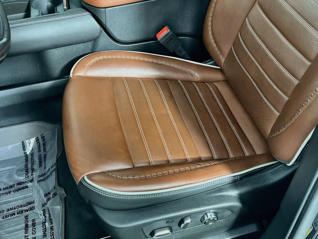 Certified 2024 GMC Yukon XL Denali Ultimate AWD/4WD image 19