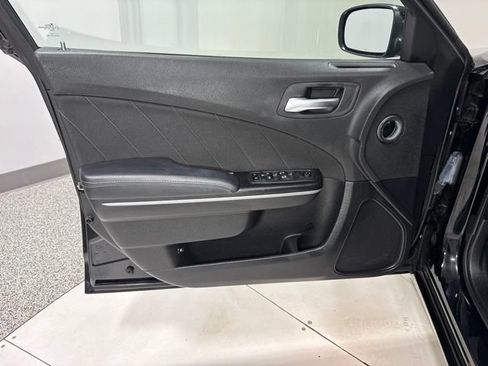Used 2019 Dodge Charger SXT RWD image 9