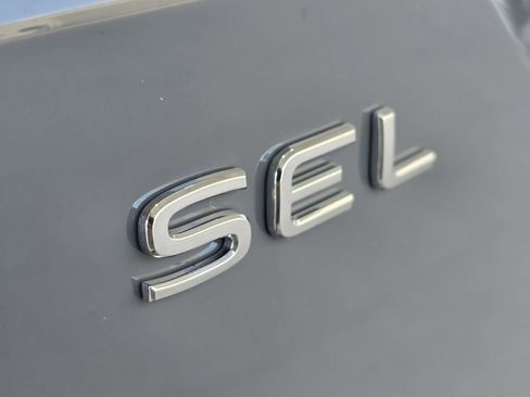 Used 2025 Volkswagen Atlas SEL Premium R-Line image 8