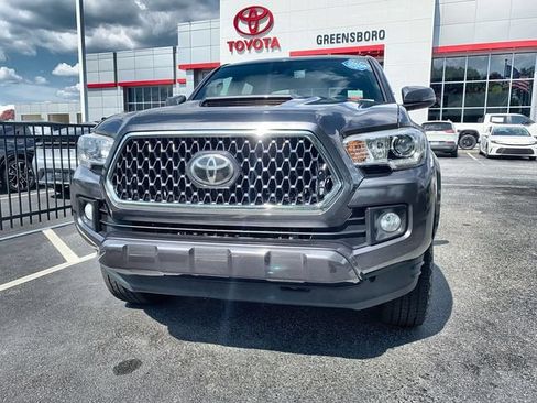 Used 2019 Toyota Tacoma TRD Sport AWD/4WD image 3