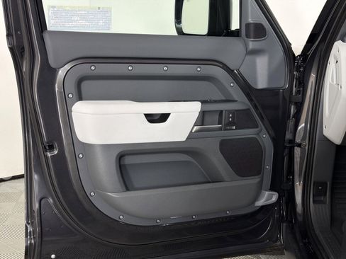 New 2026 Land Rover Defender 110 X-Dynamic SE image 20