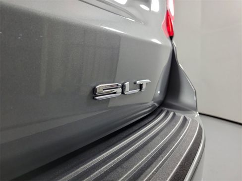 Used 2023 GMC Yukon SLT w/ SLT Luxury Package image 5